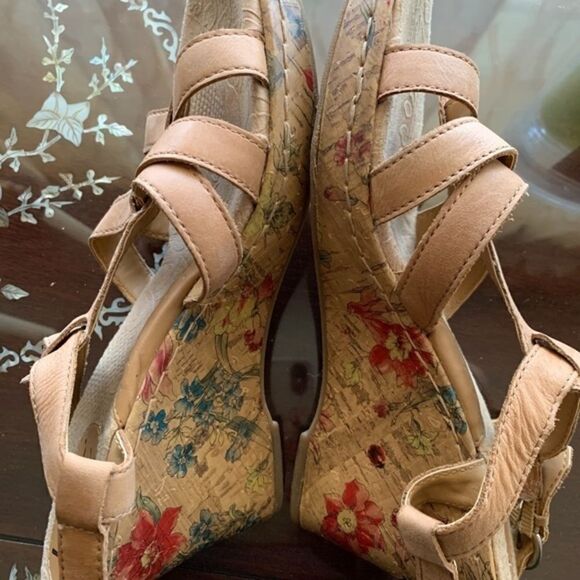 Born BOC BEIGE LEATHER SANDALS SIZE US 9 - Picture 1 of 16
